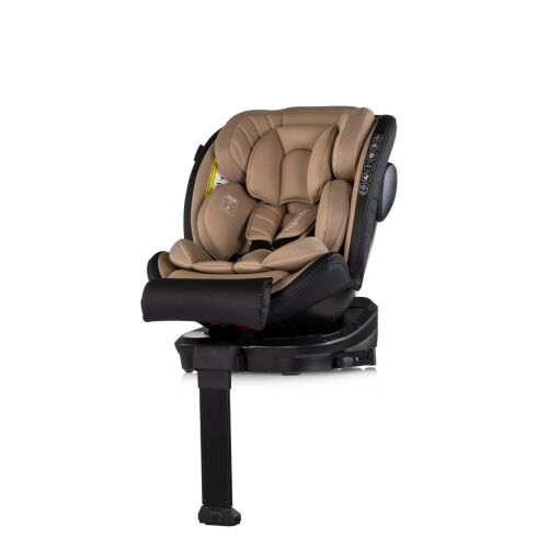 Chipolino Hypnotic Plus i-Size autósülés latte színben, 3/4 nézetben, kényelmes párnázással és ISOFIX talppal - Autós gyerekülés