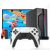 GAMINJA P48 vezeték nélküli gamepad az előtérben, játék PC-vel, monitorral és Nintendo Switch-el a háttérben, bemutatva a többplatformos használatot