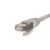 NETRACK BZPAT26F Cat 6 FTP 2m szürke patch kábel RJ45 csatlakozójának közeli képe