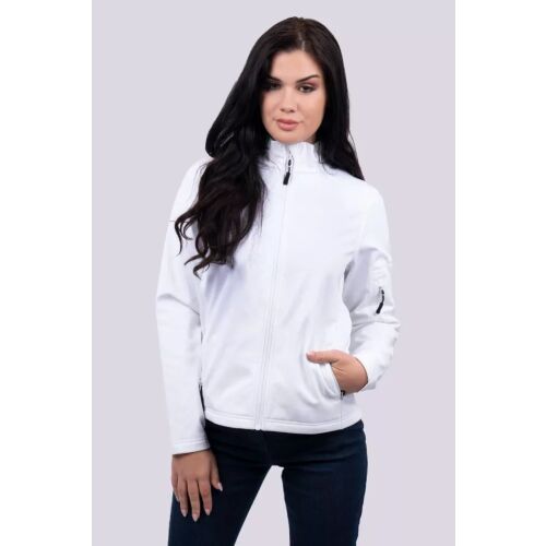 Elölnézet egy nőről, aki fehér Legend Classics LE801 3 rétegű softshell dzsekit visel, bemutatva a dizájnt és az illeszkedést - Női dzseki