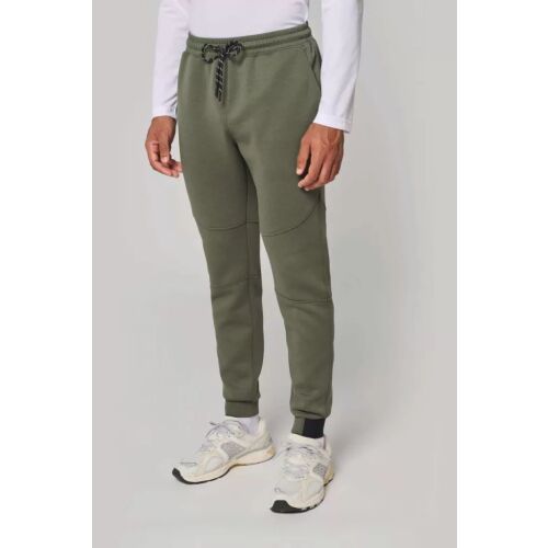 Férfi Proact PA1008 férfi olíva zöld slim fit tréningnadrágot visel, elasztikus derékpánttal és térdfoltokkal, szögből nézve, oldalzsebekkel és csíkos húzózsinórral - Férfi nadrág