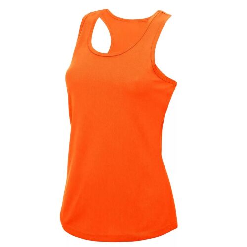 Ferdeszögű 3/4 nézet egy sima narancssárga Just Cool JC015 női cool trikóról, sportos hátrésszel, fehér alapon, kiemelve sportos szabását és nedvszívó anyagát. - Női trikó