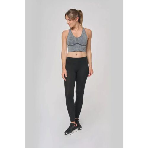 Nő visel Proact PA188 fekete capri leggingset és szürke sportmelltartót - Női leggings
