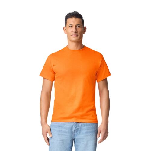 Gildan GI2000 Ultra Cotton felnőtt póló narancssárga színben, férfin viselve, elölnézet, sima fehér háttér - Férfi póló
