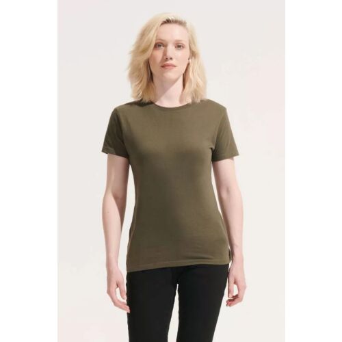 Nő visel SOL'S REGENT női rövid ujjú környakas pólót olívazöld színben, elölről nézve - Női póló