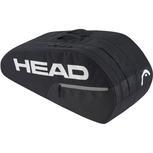 Head Base Racquet 6R tenisztáska fekete színben, szögből nézve, nagy Head logóval és cipzáras zsebekkel, fehér háttéren. - Sporttáska