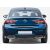 Kék Opel Insignia B professzionális hátulnézete, amelyen látható az elegáns króm csomagtérajtó díszléc.