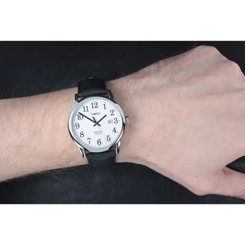 Timex Easy Reader TW2P75600 férfi karóra csuklón, bemutatva klasszikus kialakítását és illeszkedését - Férfi óra