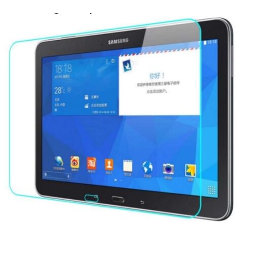 Samsung Galaxy Tab 4 10.1 edzett üveg kijelzővédő fólia tablettel ferde nézetben, fehér háttéren, bemutatva az egyszerű felhelyezést - Tablet kiegészítő