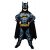 Gyerek magabiztosan pózol teljes Batman Guardian jelmezben, köpennyel és maszkkal, bemutatva a ruha részletes mintáját, fehér háttéren