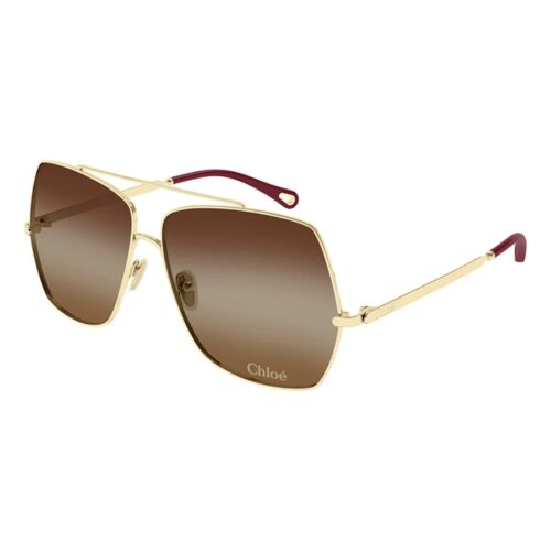 Szögből készült felvétel a Chloé CH0278S 001 női oversize napszemüvegről arany kerettel, barna lencsékkel és piros díszítésekkel a szárán, fehér háttéren 