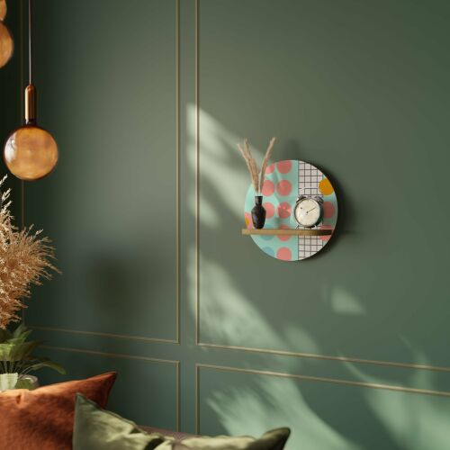 RETRO GRID Kerek fali polc tölgyfa dekorral, kis fekete vázával és órával, stílusos zöld nappali környezetben - Fali polc