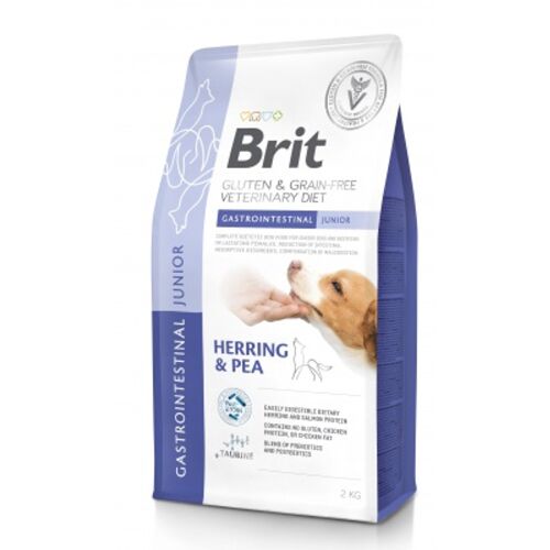 Brit Veterinary Diet Glutén- és Gabonamentes Gasztrointesztinális Junior Hering & Borsó 2 kg kutyatáp zsák, kölyök- és fiatal kutyák emésztési problémáira tervezve, kutyával, akit kézből etetnek a csomagoláson. - Brit