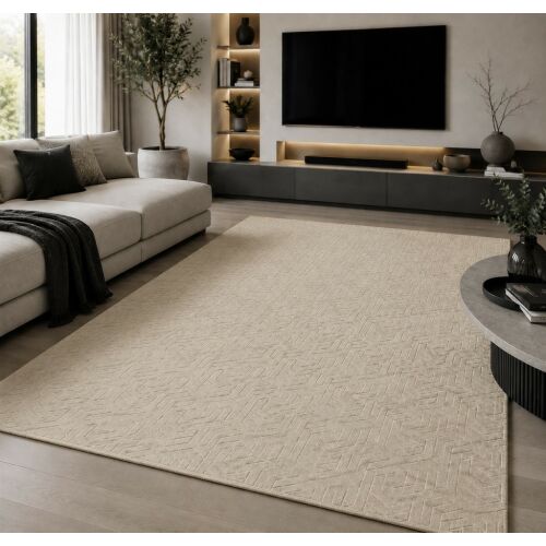 Modern Armoni Plüss szőnyeg (Homok) 60x110cm stílusos nappaliban kanapéval, dohányzóasztallal és televízióval, bemutatva elegáns 3D geometrikus mintáját és homokszínét. A szőnyeg kényelmet és kifinomultságot kölcsönöz a kortárs belső térnek. - Nílus