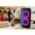 Przenośny głośnik Bluetooth JBL PartyBox 110 z pokazem świateł, czarny, ludzie używają głośnika