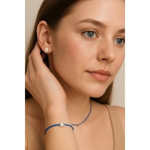 Szent Benedek medálos karkötő a csuklón, kék zsinóros karkötő Szent Benedek éremmel - Női kiegészítő