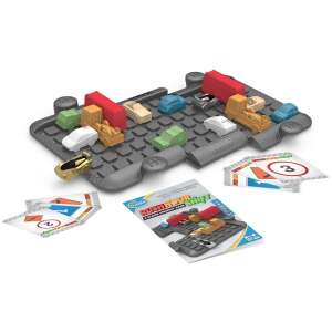 Играта Thinkfun Rush Hour Shift за 2 играчи, показваща игралното поле, фигурите и картите - ThinkFun
