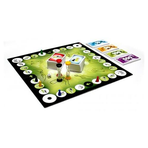 Tactic Wanna Bet? társasjáték összeállítása játéktáblával, játékelemekkel, homokórákkal és pénzkártyákkal fehér háttéren, ferde nézetben - Társasjáték