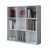 Hanah Home Bookshelf Fehér HC121, szögből nézve telepakolt egység fehér alapon, kiemelve könyvek és dekoratív kiegészítők tárolási kapacitását.