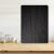 Hermia Cutting Board Multicolor Ckt23 - 2030 edzett üveg vágódeszka fekete fa hatású mintával, függőlegesen állva egy konyhapulton, bemutatva texturált felületét
