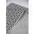 A Conceptum Hypnose Hall Carpet közeli felvétele, amely a geometrikus mintázatot és a csúszásgátló PVC pontozott hátoldalát mutatja