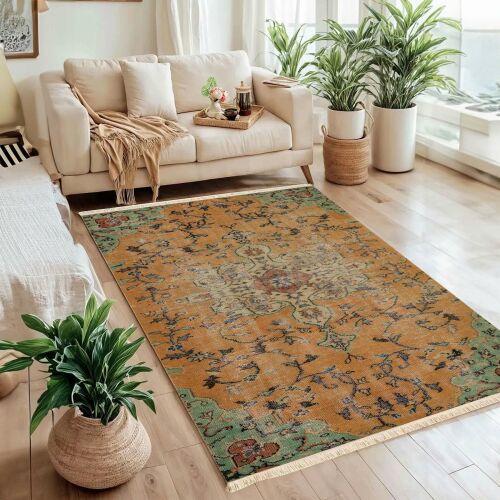 Conceptum Hypnose Szőnyeg 120 x 180 Multicolor 324 egy modern nappali környezetben, világos kanapéval és zöld növényekkel, bemutatva koptatott vintage designját - Szőnyeg