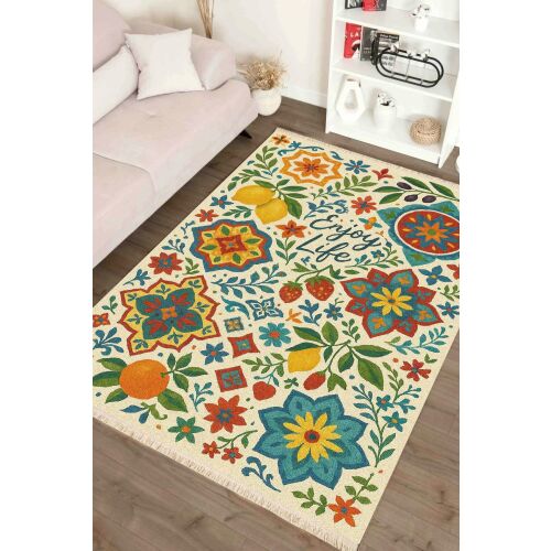 Conceptum Hypnose Szőnyeg (50 x 80) Multicolor 283 egy modern nappaliban, világos színű kanapéval és polcrendszerrel, bemutatva élénk gyümölcs és virágmintáit - Szőnyeg