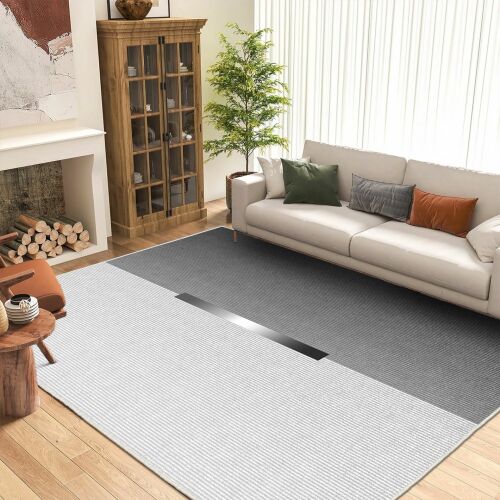 Conceptum Hypnose Szőnyeg (60 x 100) Szürke Infkece01 modern nappaliban, fehér kanapéval és fa bútorokkal - Lakberendezés
