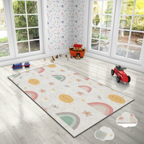 Conceptum Hypnose szőnyeg (100 x 140) Multicolor Hmı Kdc-44 egy világos szobában nagy ablakokkal és gyermekjátékokkal, nap és szivárvány mintákkal - Conceptum Hypnose