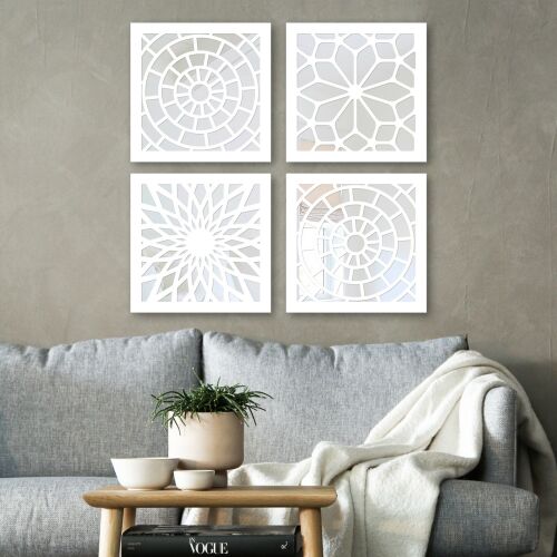 Wallity Tükör Szett (4 Darab) Ezüst BYZ7436502136122, dekoratív lézerrel vágott mintás tükrök szürke kanapé felett, növénnyel és takaróval, modern otthoni dekorációhoz - Lakásdekoráció