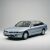 Világoskék Mitsubishi Galant V Hatchback (E5_A, E7_A, E8_A) 1992-1996-ból, sima szürke háttéren fényképezve, kompatibilitási referenciaként használva