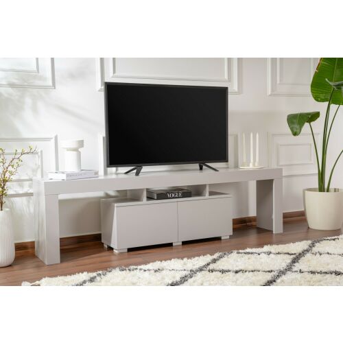 Hanah Home TV állvány Szürke Enclave nappali környezetben televízióval, növénnyel és dekorációval - Hanah Home