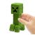 Minecraft Creeper figura, kézzel illusztrálva a méretét, fehér háttéren