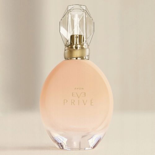Avon Eve Prive Eau de Parfum üveg egyszerű háttérrel - Parfüm