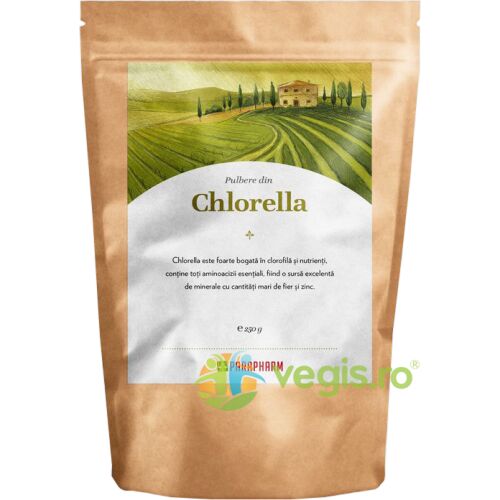 Chlorella Proszek 250g a QUANTUM PHARM-tól, elölnézet barna álló tasakos csomagoláson termékinformációkkal és festői illusztrációval - Étrendkiegészítő