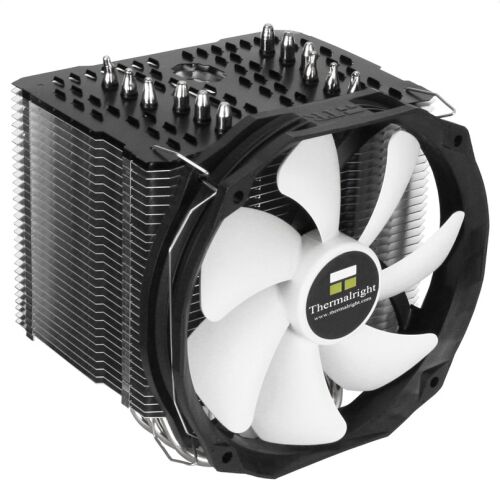 Thermalright HR-02 MACHO REV.B CPU hűtő fehér ventilátorral, ferde nézetben fehér háttéren, nagy teljesítményű PC hűtéshez - PC ventilátor