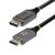Ferdeszögű nézet a StarTech.com DP21V-1M-DP80-CABLE DisplayPort kábelről, amely a kábel hosszát és mindkét csatlakozót mutatja 16K 60Hz UHBR 20 felirattal
