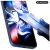 Tartóssági teszt a 3mk HardGlass Max-ról iPhone 15 Pro-n, bemutatva egy sniccer pengéjével a karcolást az edzett üvegen a karcállóság demonstrálására