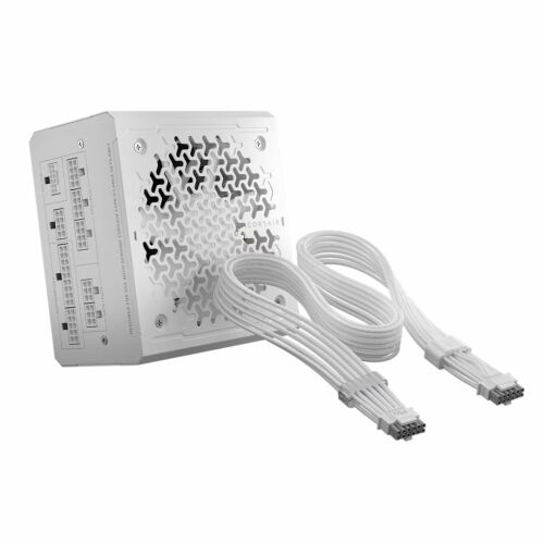 Szögletes nézet a Corsair RM1000e White 1000W 80+ Platinum tápegységről kiterített fehér moduláris kábelekkel, kiemelve a letisztult dizájnt és a kábelkezelési lehetőségeket - Számítógép