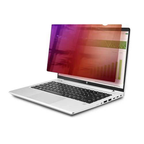 StarTech.com 14 hüvelykes laptop adatvédelmi képernyő arany adatvédelmi szűrővel, ferde nézetben, elhomályosított képernyő tartalommal fehér háttéren - Monitorszűrő