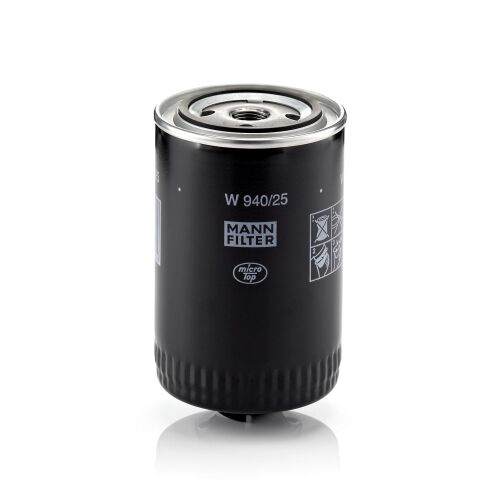MANN-FILTER W 940/25 olajszűrő Audi, Seat, VW, Volvo dízelmotorokhoz, ferde nézetben, fehér háttérrel - Olajszűrő
