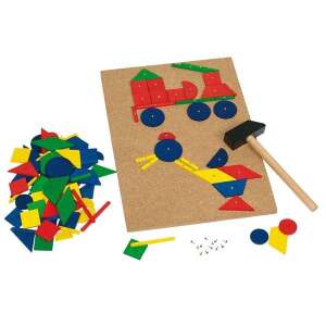 GOKI Parafába kalapálj! - GK58990 Holzhammer Spielzeug mit Korkplatte, Hammer und bunten geometrischen Formen - Goki