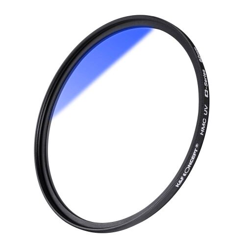 K&F Concept Classic Series 72mm többrétegű UV szűrő, ferde nézetben, kék árnyalatát és márkajelzését bemutatva - Kamera objektív szűrő