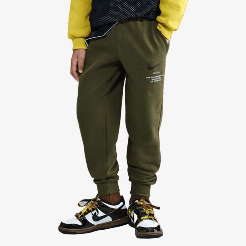 Nike B NSW ATHL JOGGER BB zöld pamut melegítő nadrág gyerekeknek, elölnézet, gyermeken viselve - Baba és gyerek divat