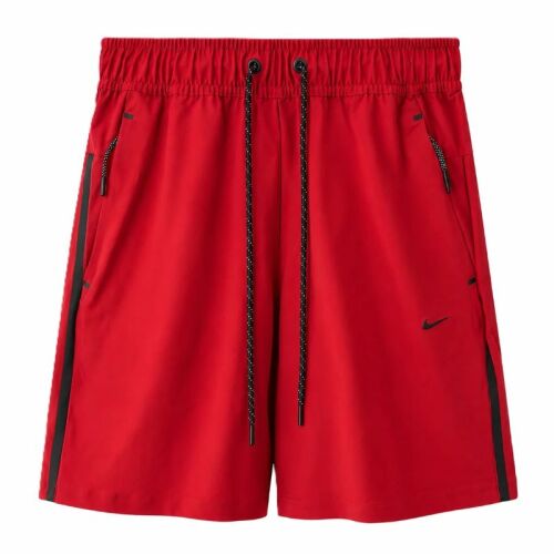 Piros-fekete Nike M NK TECH SHORI KNIT SHORT férfi rövidnadrág rugalmas derékkal és húzózsinórral, fekete függőleges csíkokkal és Nike logóval, sima fehér háttéren 