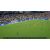 Football Manager 26 PS5 játékmenet képernyőkép, amely egy széles nézetet mutat egy folyamatban lévő focimeccsről egy stadionban, játékosokkal a pályán és nézőkkel a lelátón