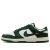 Nike WMNS DUNK LOW fehér és sötétzöld sportcipő arany mini-Swoosh-sal, szögből nézve fehér háttéren