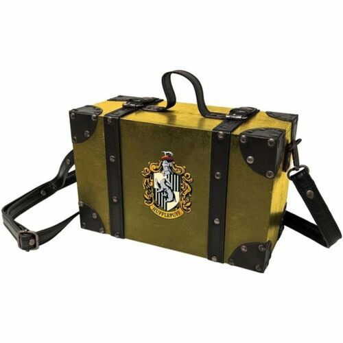 Harry Potter Hufflepuff színes címeres prémium ajándékkészlet bőrönd stílusú tokban vállpánttal fehér háttéren, Hufflepuff címerrel - Fan Gaming termék