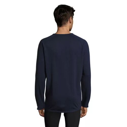 Hátulnézet sötétkék SOL'S SPORTY LSL MEN T-SHIRT-et viselő férfiról, ideális sporthoz és alkalmi viselethez - Divat és öltözködés