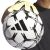 Személy Adidas Predator Training kapuskesztyűben, kéz az Adidas focilabdán, közeli felvétel, fogás részlet